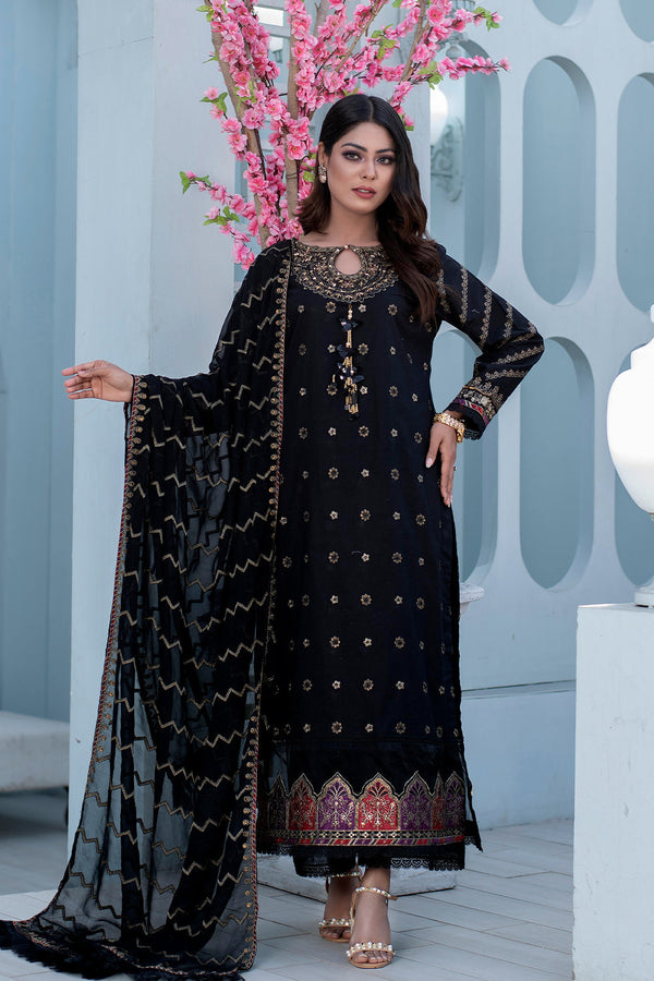 Elevating Your Summer Wardrobe: Must-Have Pieces from the 2023 Luxury Lawn Collection by Insiya Clothing